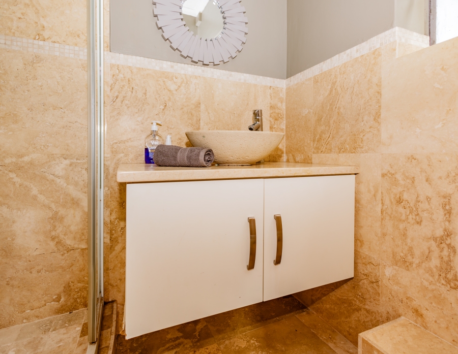 6 Bedroom Property for Sale in Vierlanden Western Cape